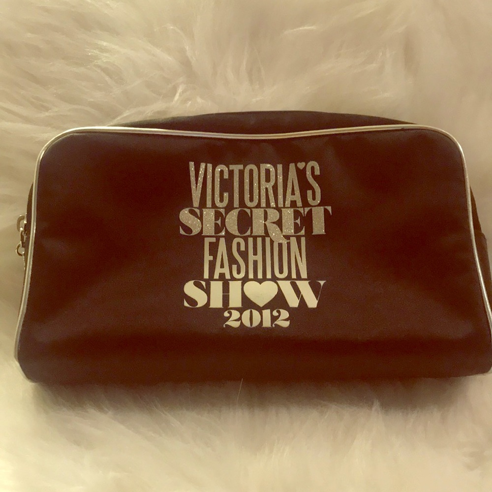 ❗️Price drop ⬇️❗️2012 VS Series Make up bag